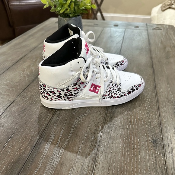 DC Skateboarding Shoes - Picture 3 of 11